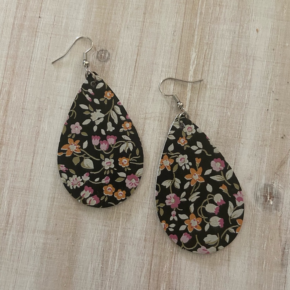 Floral leather earrings